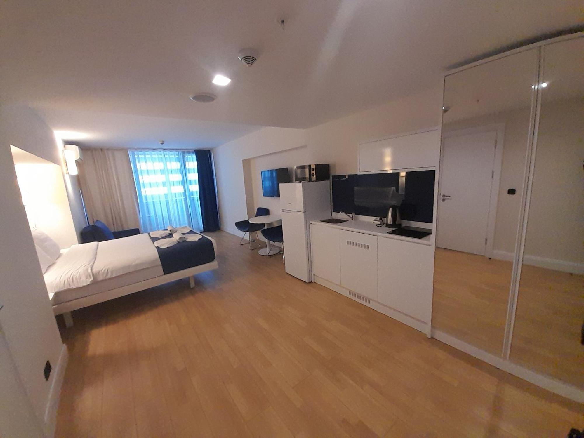 Smart Aparthotel Orbi City Батуми Экстерьер фото